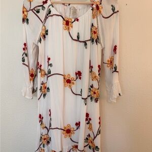 Chic White Floral Embroidered Dress